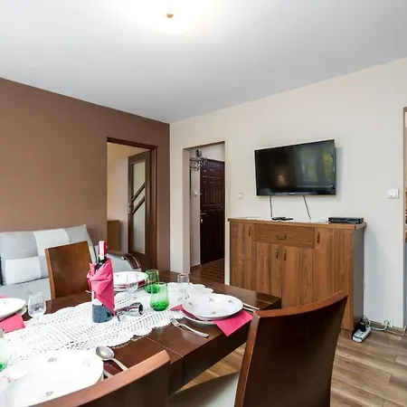 Bukowska Apartment *